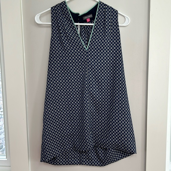Ladies blue sleeveless blouse with sharp geometric pattern- size small - Picture 1 of 5
